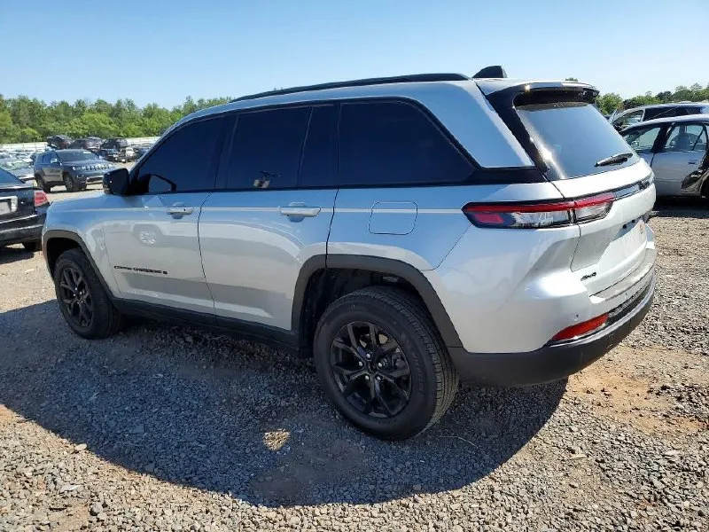 JEEP GRAND CHEROKEE LAREDO 2024