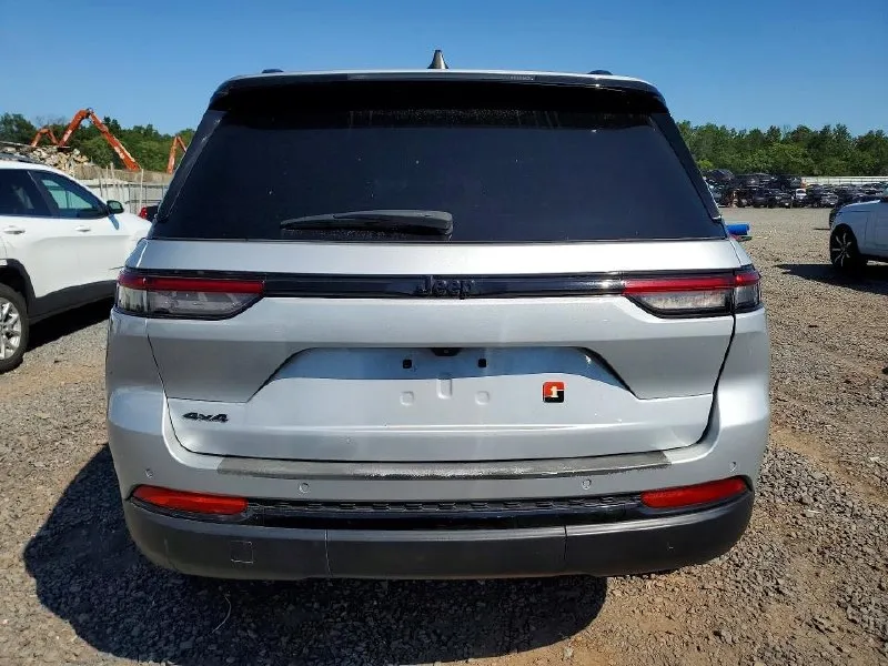 JEEP GRAND CHEROKEE LAREDO 2024