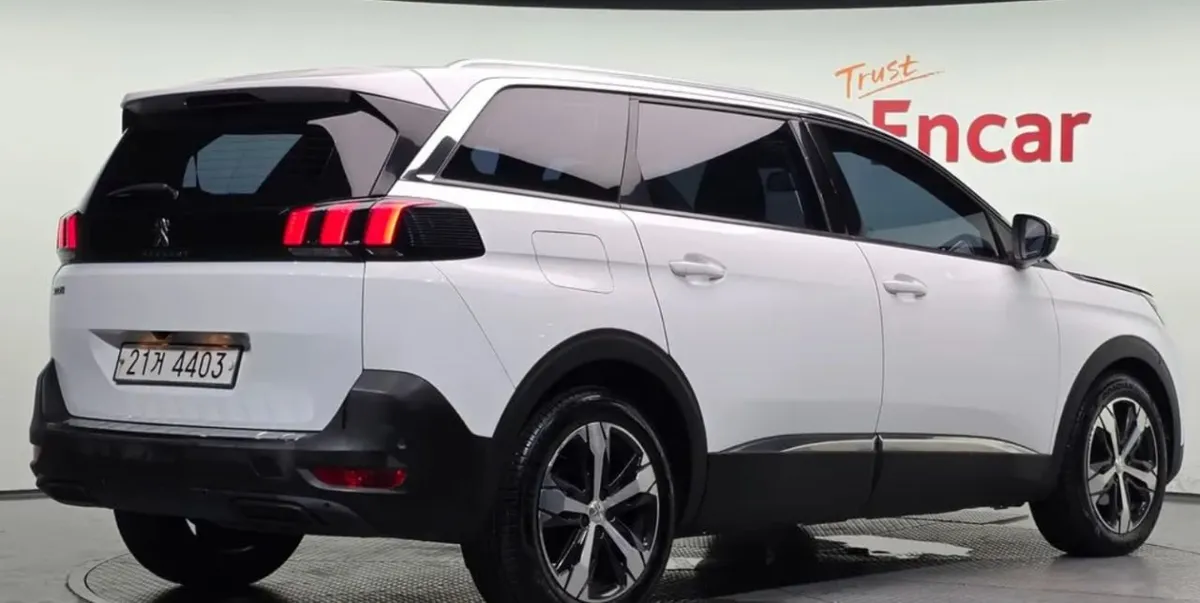 PEUGEOT 5008 2018