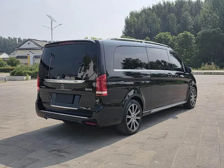 MERCEDES-BENZ V-CLASS LUXURY 2022