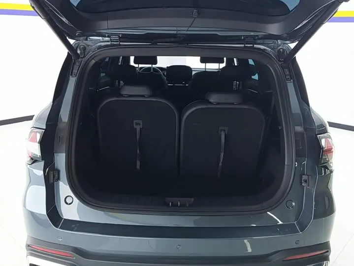 GEELY OKAVANGO 2023
