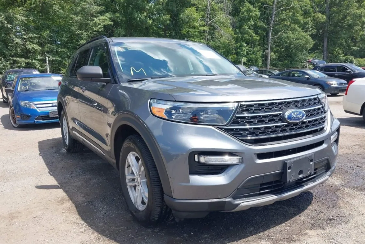 FORD EXPLORER XLT 2023