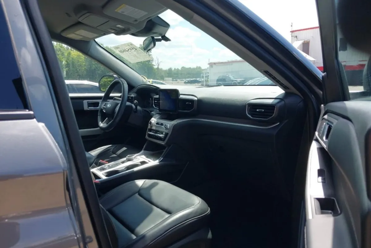 FORD EXPLORER XLT 2023