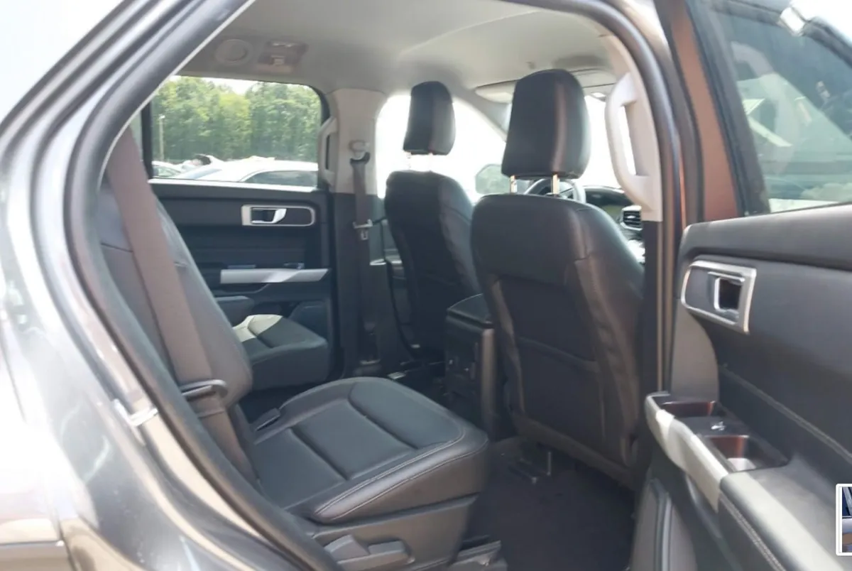 FORD EXPLORER XLT 2023