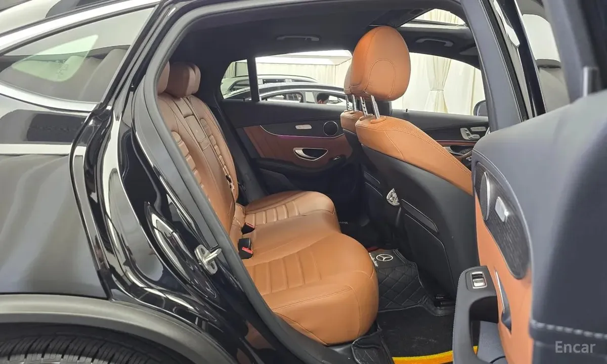 MERCEDES-BENZ GLC300 4MATIC COUPE 2023