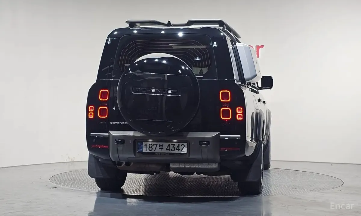 LAND ROVER DEFENDER 130 D300 X-DYNAMICS 2024