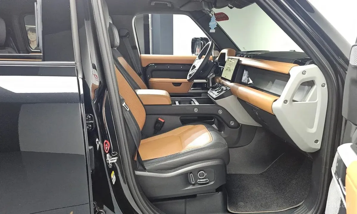 LAND ROVER DEFENDER 130 D300 X-DYNAMICS 2024