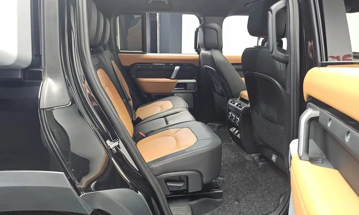 LAND ROVER DEFENDER 130 D300 X-DYNAMICS 2024
