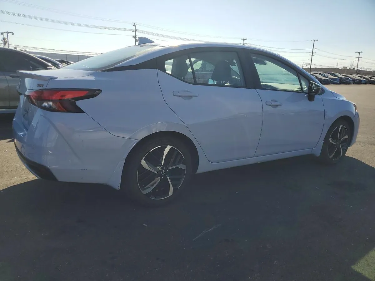 NISSAN VERSA SR 2024