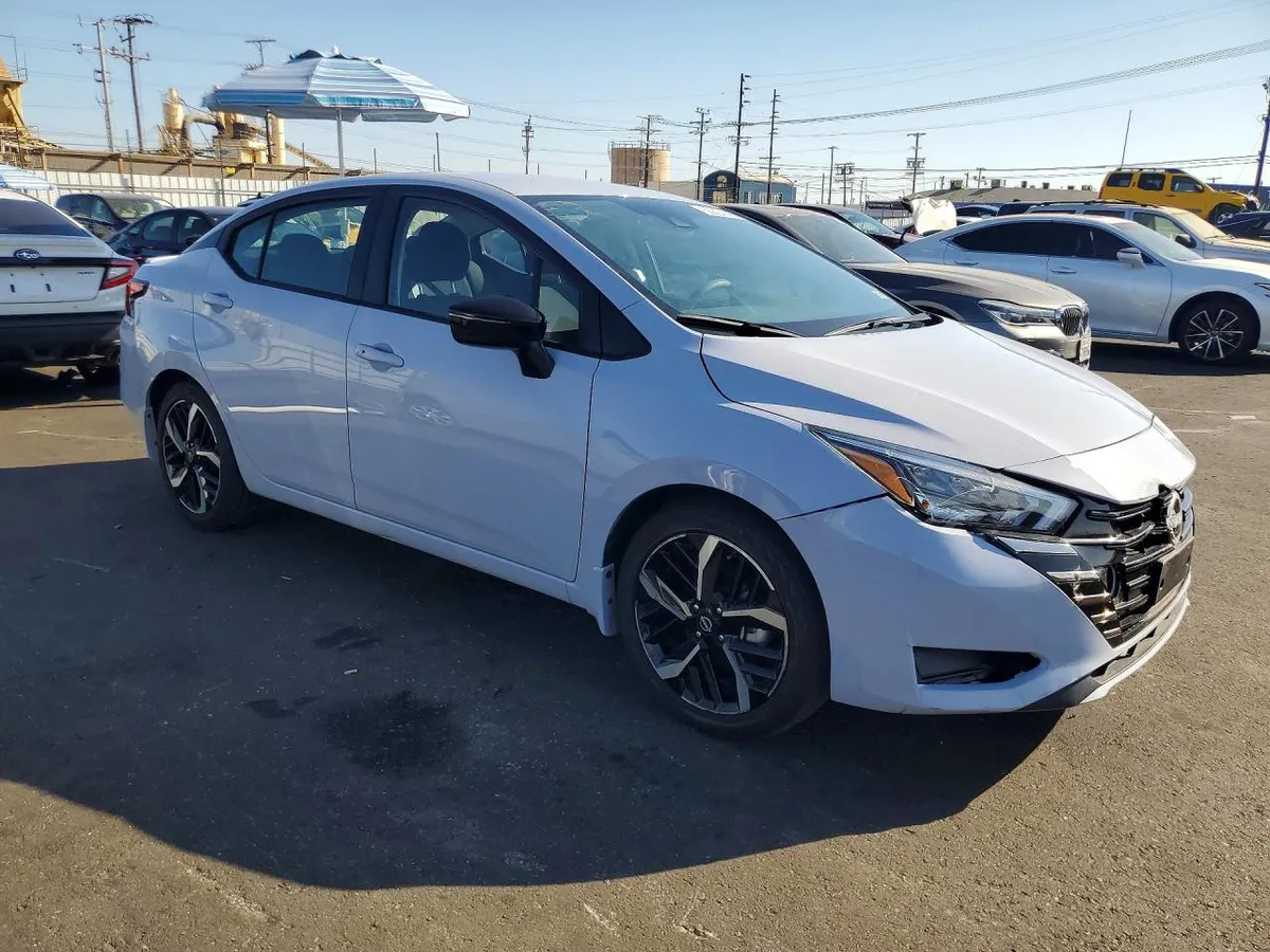 NISSAN VERSA SR 2024