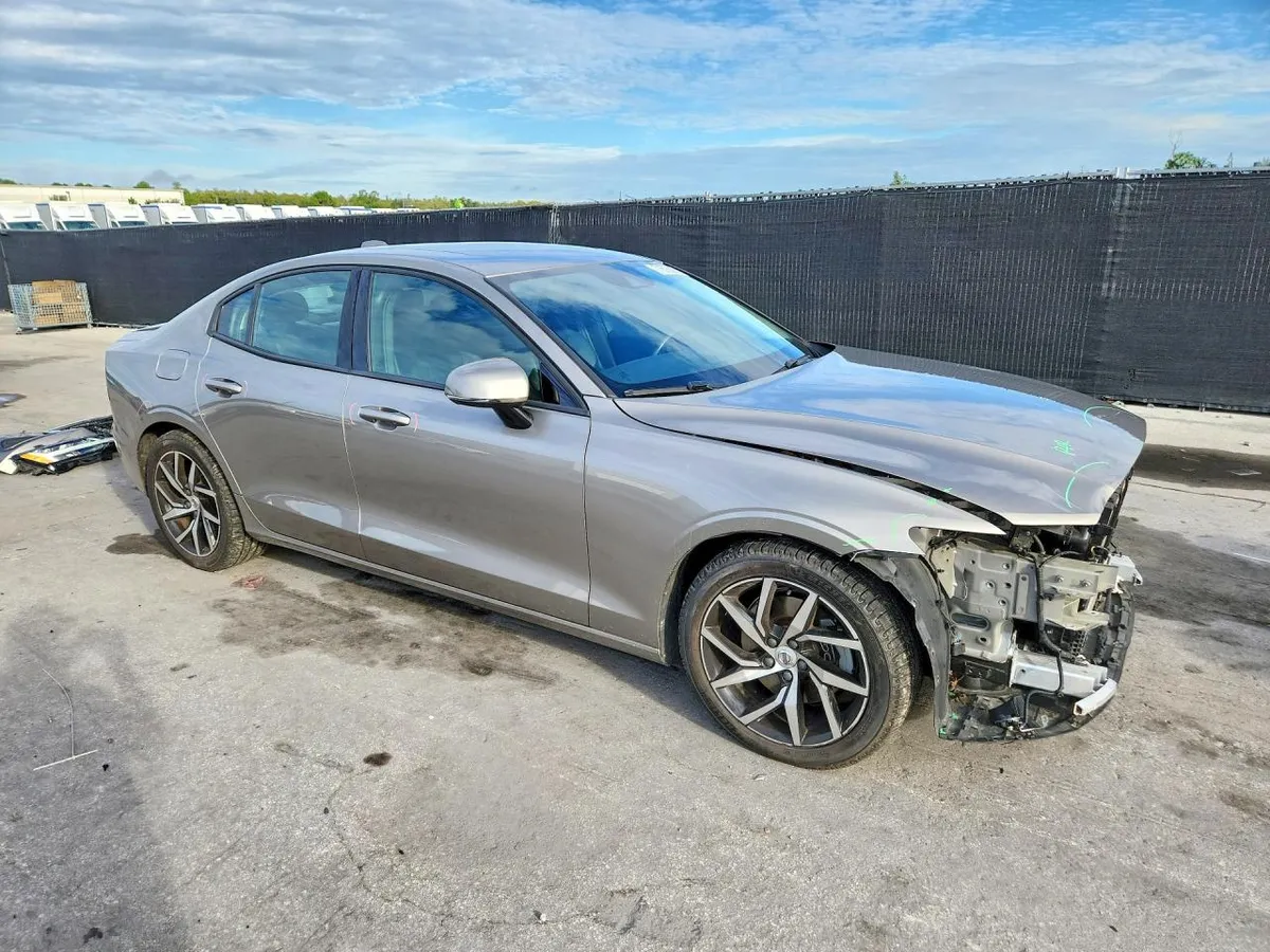 VOLVO S60 T5 MOMENTUM 2020