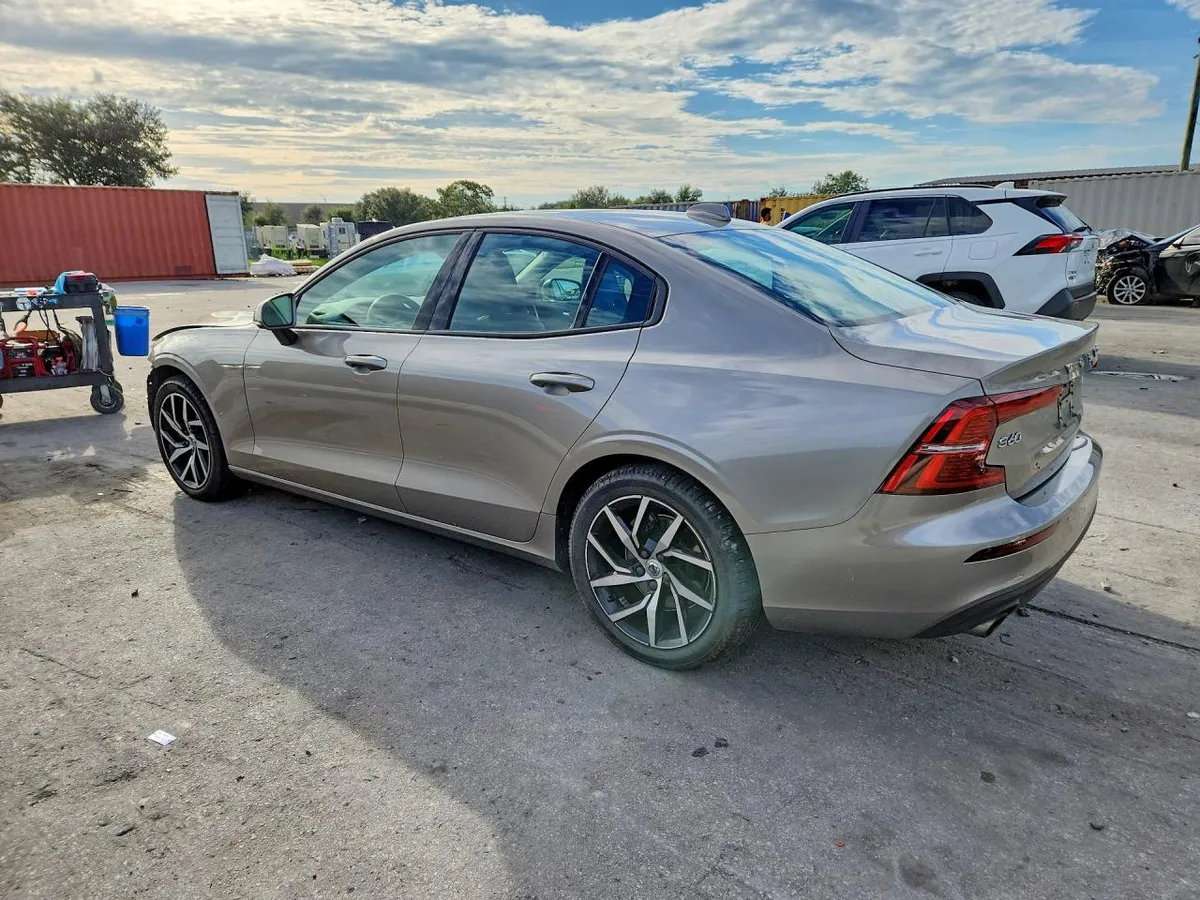 VOLVO S60 T5 MOMENTUM 2020