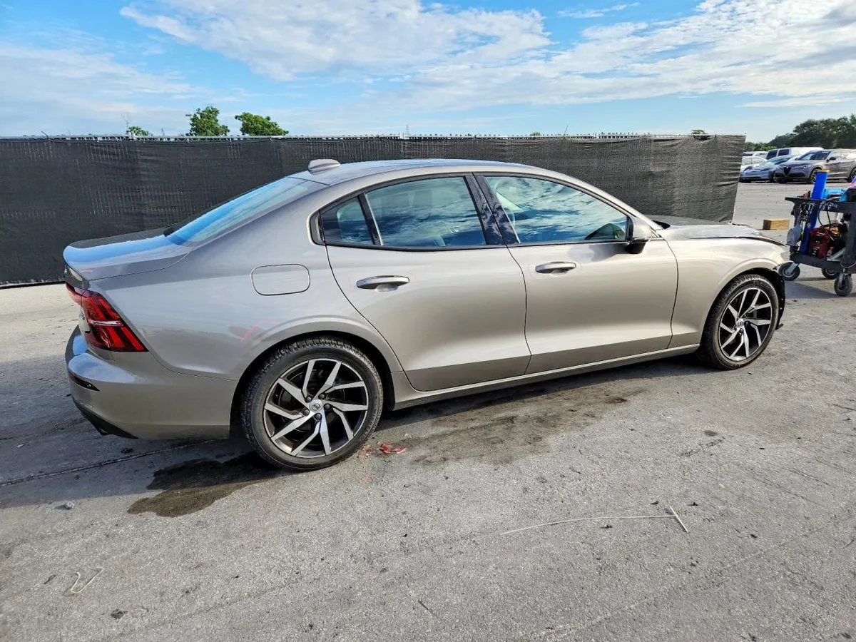VOLVO S60 T5 MOMENTUM 2020