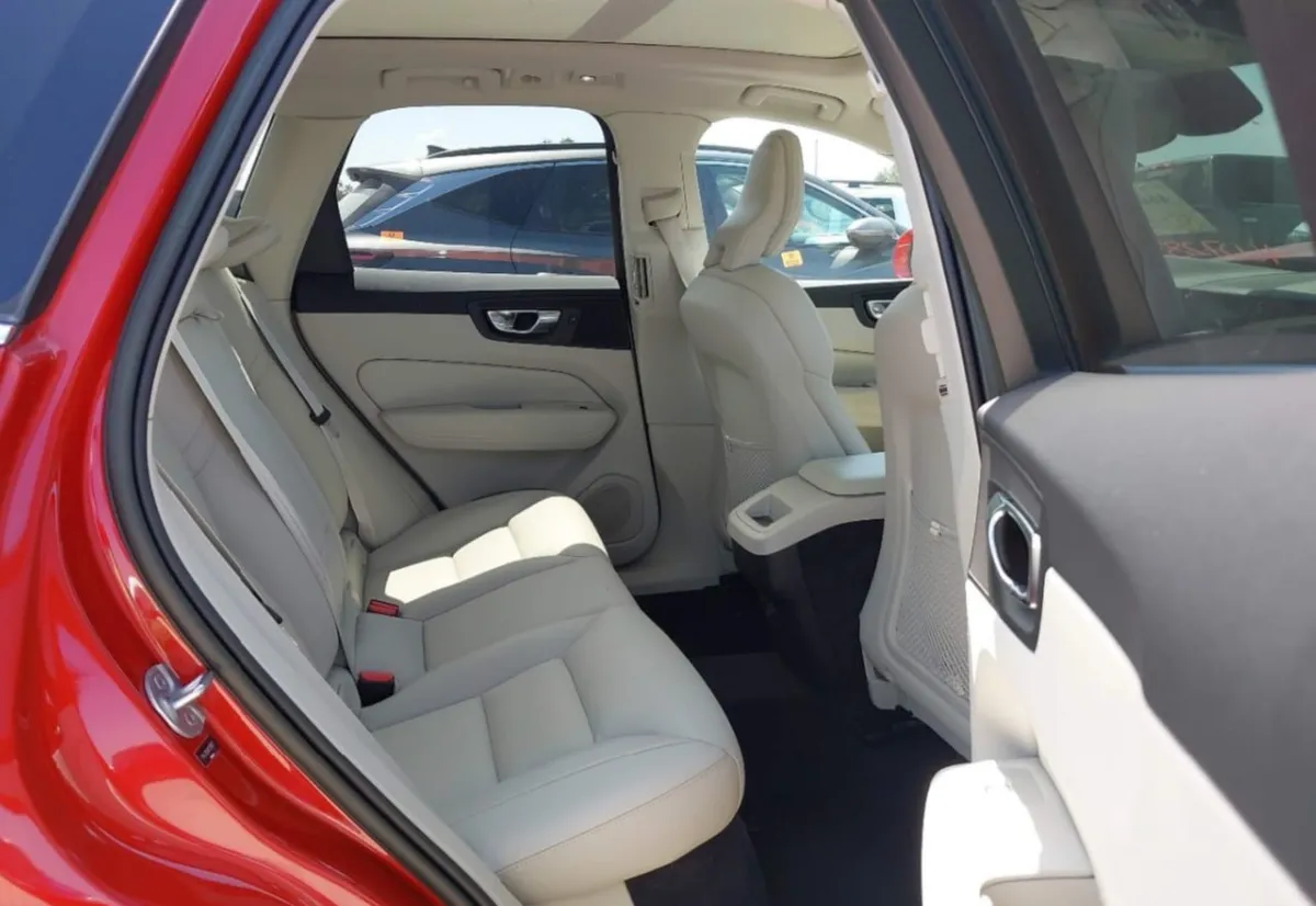 VOLVO XC60 B5 CORE 2023