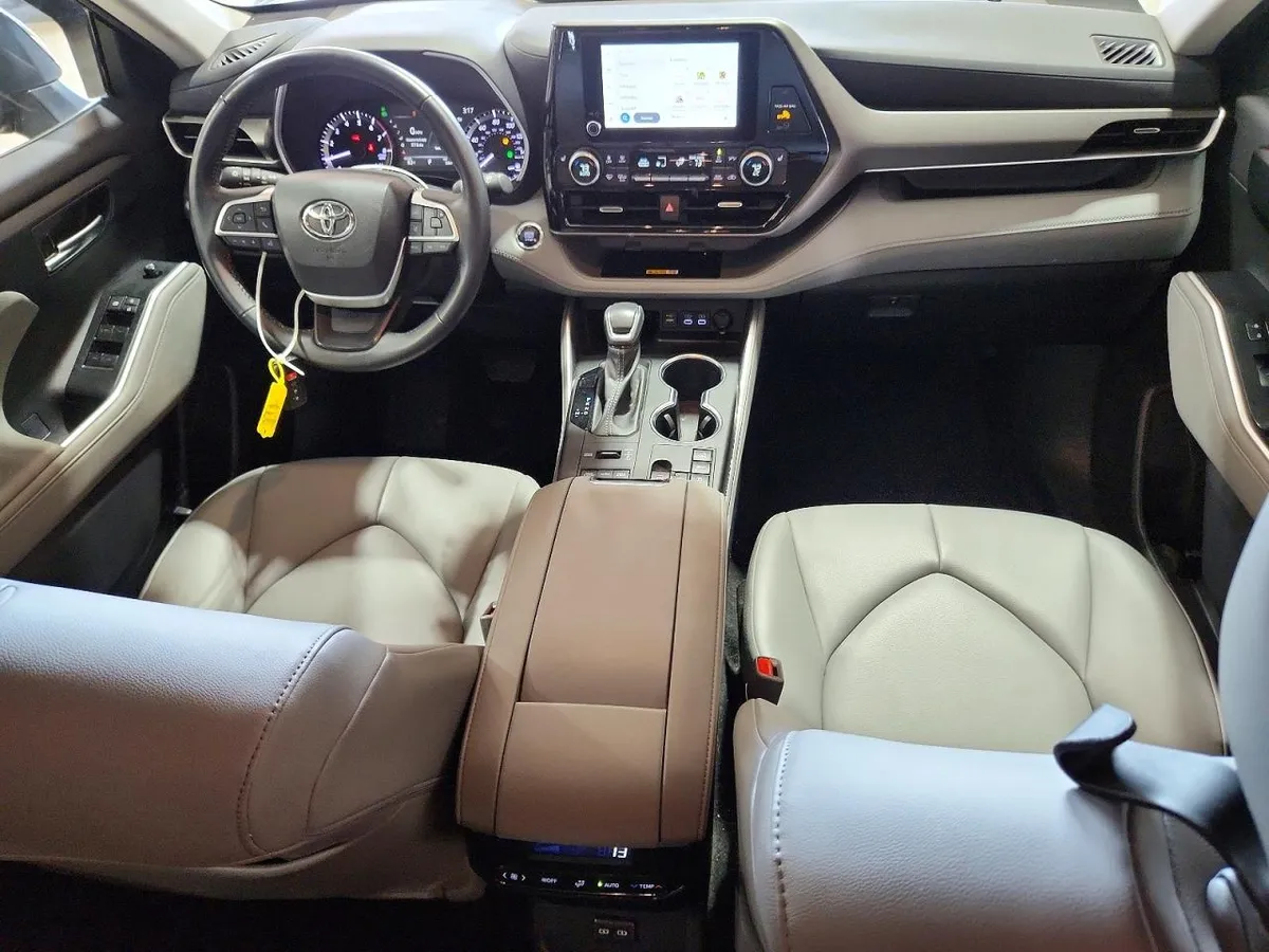 TOYOTA HIGHLANDER XLE 2023