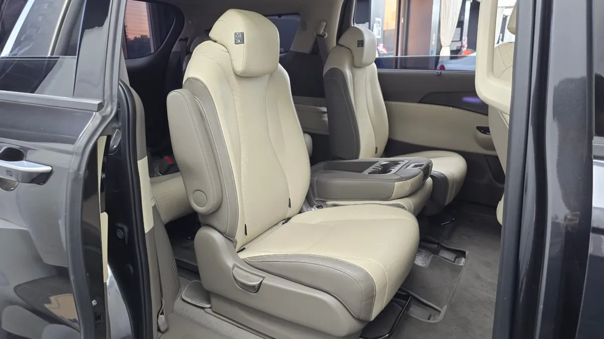 KIA CARNIVAL SIGNATURE 2023