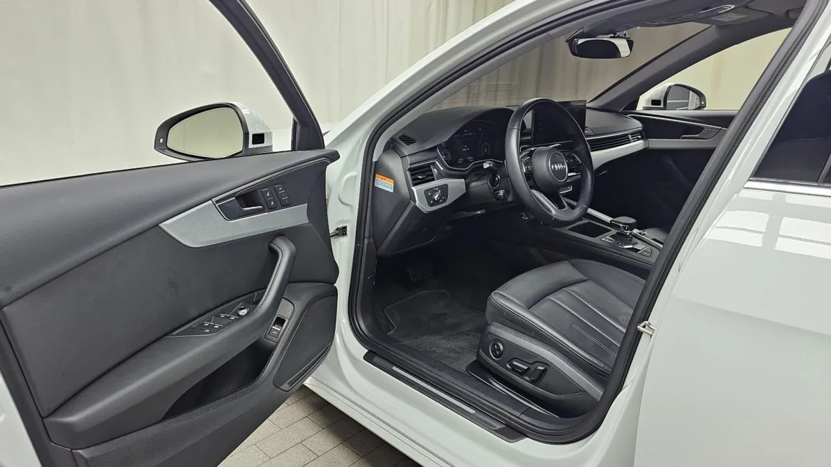 AUDI A4 ПАМЯТЬ ПОЛОЖЕНИЙ СИДЕНЬЯ ВОДИТЕЛЯ ПОДОГРЕВ И ЭЛЕКТРОПРИВОД ПЕРЕДНИХ СИДЕНИЙ ЭЛЕКТРОПРИВОД ЗЕРКАЛ ЛЮК 2022