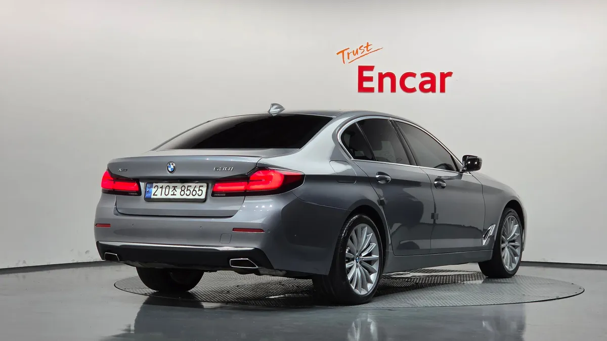 BMW 5 SERIES LUXURY 2022