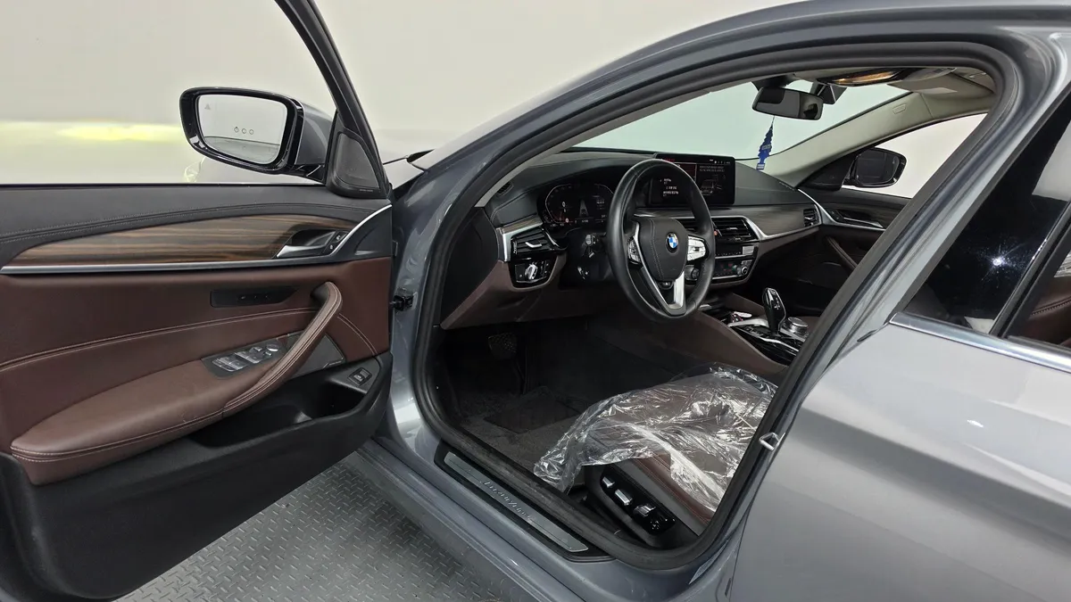 BMW 5 SERIES LUXURY 2022