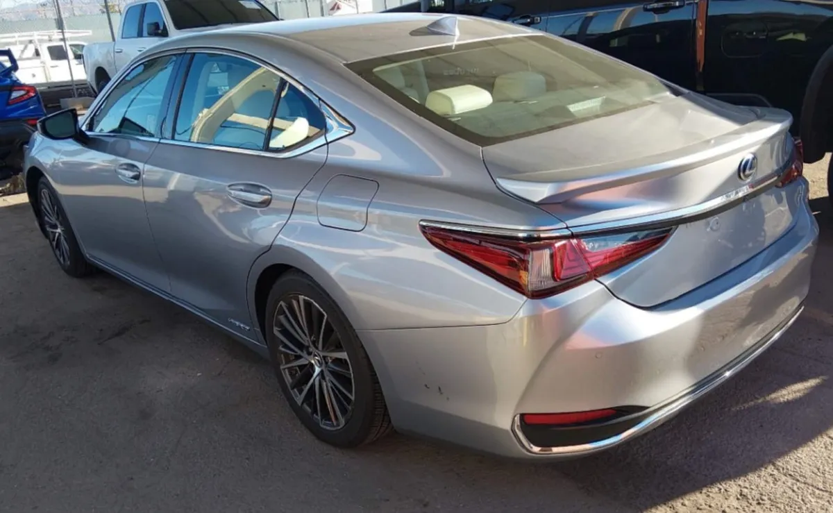 LEXUS ES 300H 2022