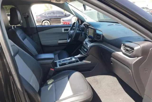FORD EXPLORER XLT 2022