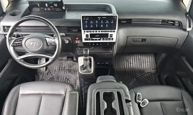 HYUNDAI STARIA 9-SEATER 2022