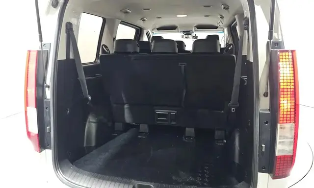 HYUNDAI STARIA 9-SEATER 2022