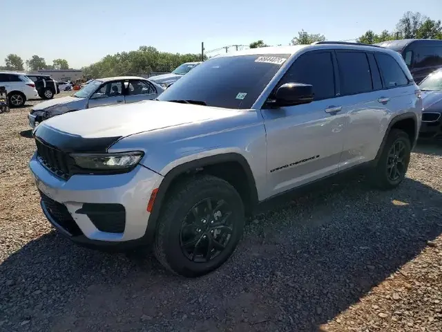 JEEP GRAND CHEROKEE LAREDO 2024