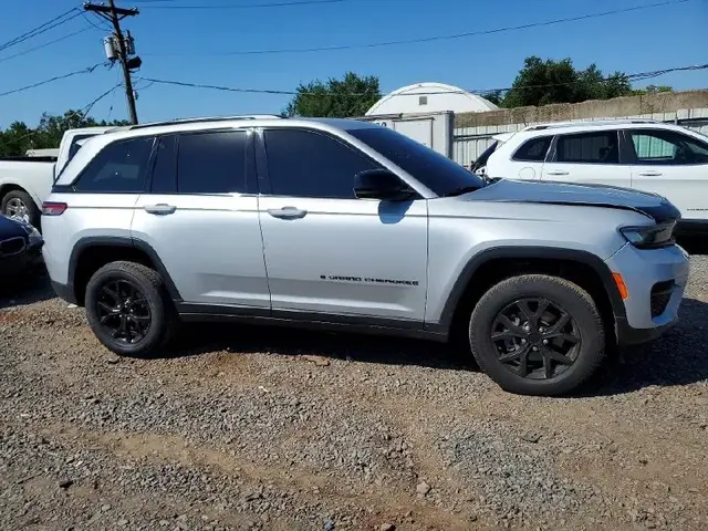 JEEP GRAND CHEROKEE LAREDO 2024