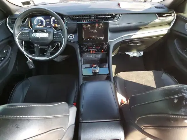 JEEP GRAND CHEROKEE LAREDO 2024