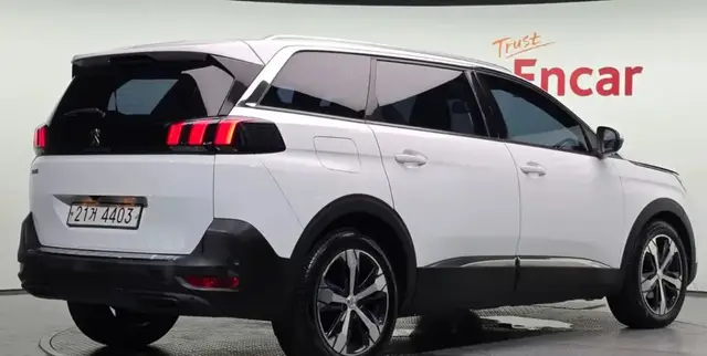 PEUGEOT 5008 2018