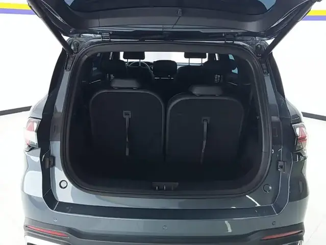 GEELY OKAVANGO 2023