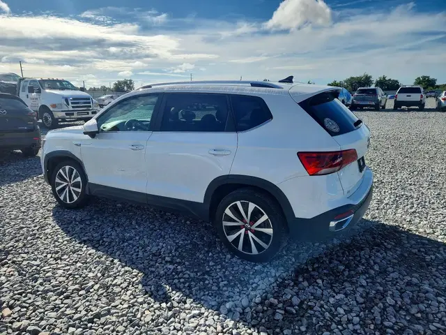 VOLKSWAGEN TAOS SE 2022