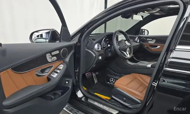 MERCEDES-BENZ GLC300 4MATIC COUPE 2023