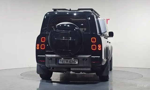 LAND ROVER DEFENDER 130 D300 X-DYNAMICS 2024