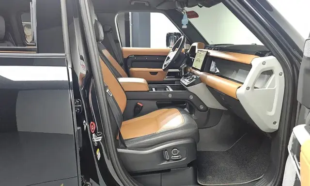 LAND ROVER DEFENDER 130 D300 X-DYNAMICS 2024