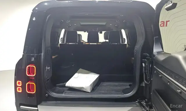 LAND ROVER DEFENDER 130 D300 X-DYNAMICS 2024