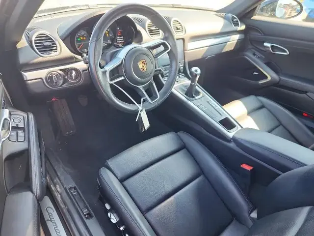 PORSCHE CAYMAN BASE 2024