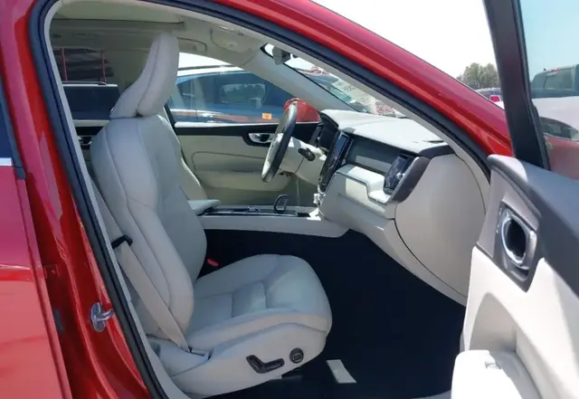 VOLVO XC60 B5 CORE 2023