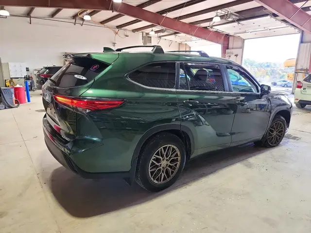 TOYOTA HIGHLANDER XLE 2023