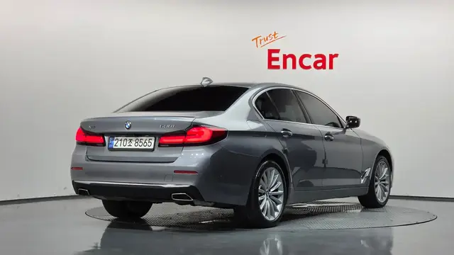 BMW 5 SERIES LUXURY 2022