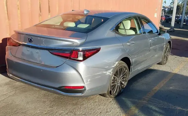 LEXUS ES 300H 2022