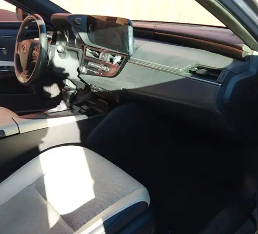 LEXUS ES 300H 2022