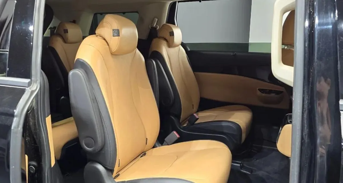 KIA CARNIVAL NOBLES 2022