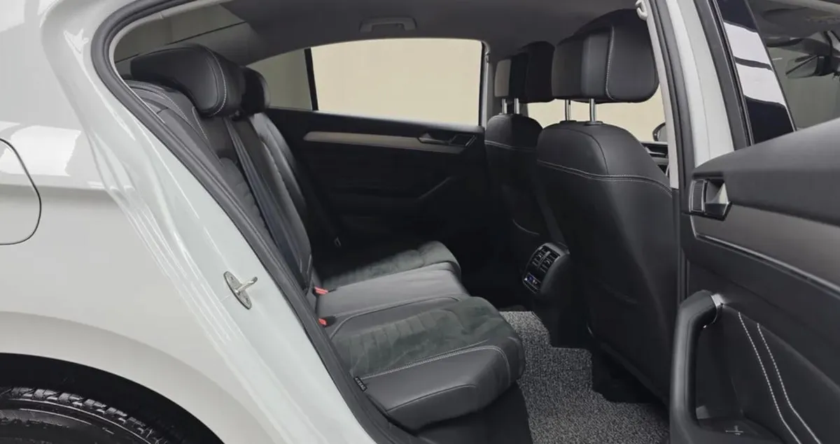 VOLKSWAGEN PASSAT GT 2022