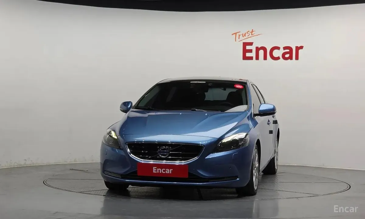 VOLVO V40 D2 2ND GENERATION 2015