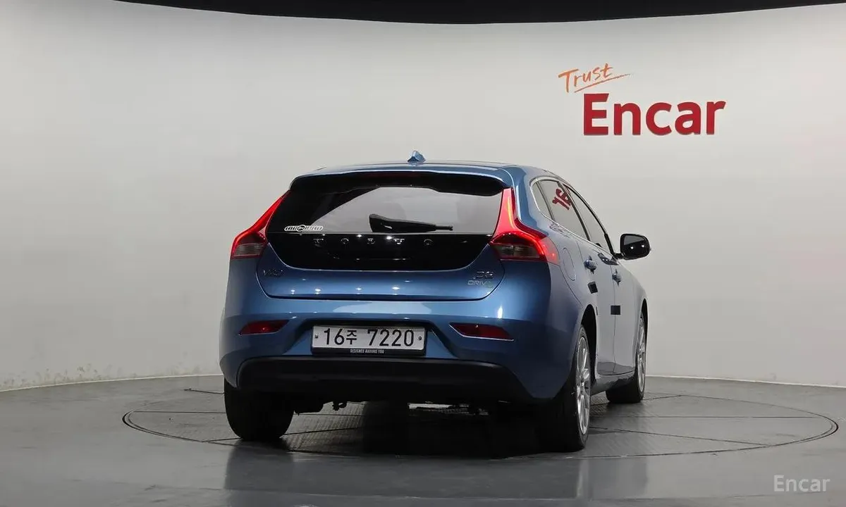 VOLVO V40 D2 2ND GENERATION 2015