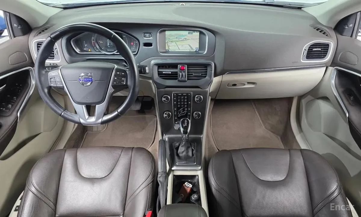 VOLVO V40 D2 2ND GENERATION 2015