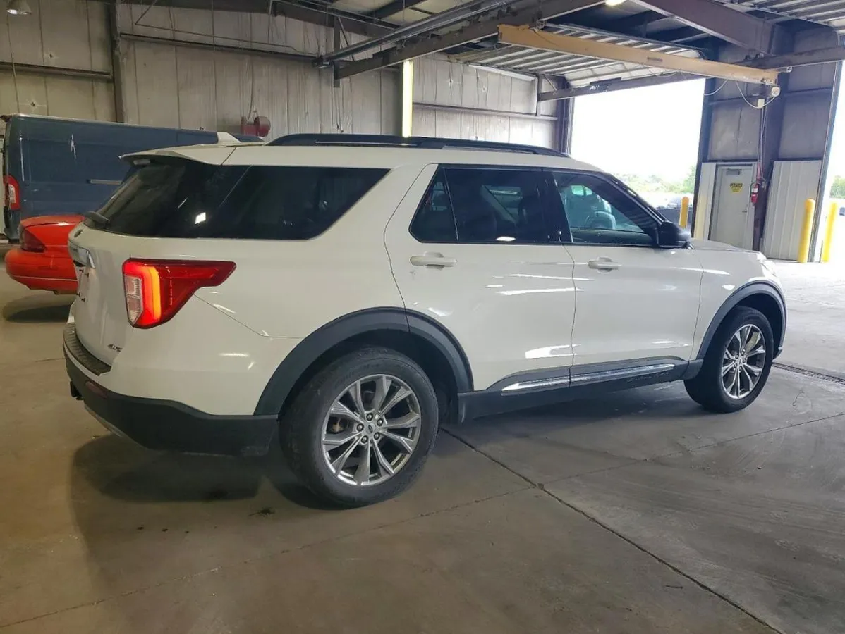 FORD EXPLORER XLT 2022