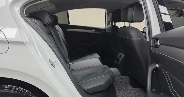 VOLKSWAGEN PASSAT GT 2022